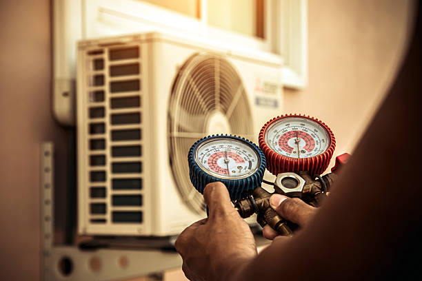 Professional Ductwork Repair technician working in Drummonds, TN